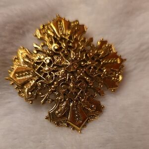 Elegant Gold Brooch